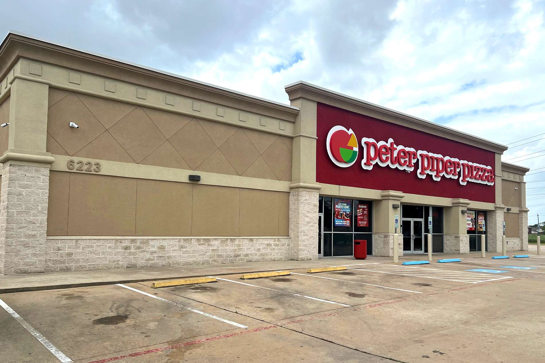 Houston Pizza & Kids Birthday Parties | Peter Piper Pizza Location #4607